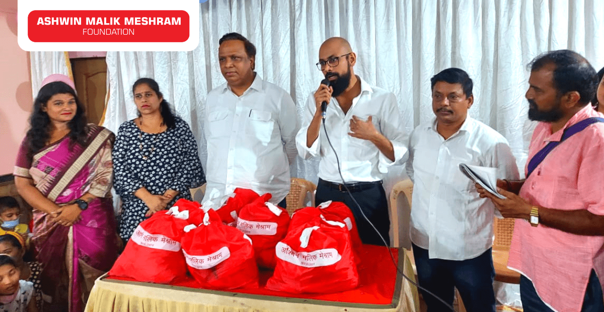 Ashwin Malik Meshram Foundation in association with MLA Ashish Shelar distributed 200 Festival Happiness kits to underprivileged kids at Santacruz.
