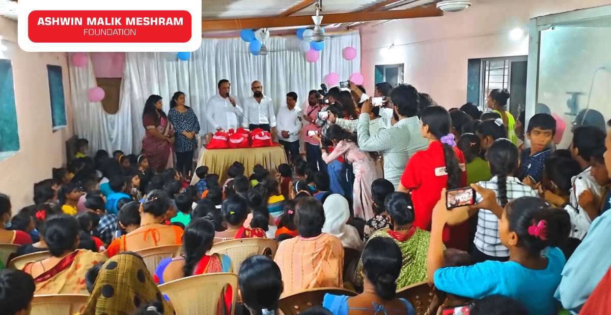 Ashwin Malik Meshram Foundation in association with MLA Ashish Shelar distributed 200 Festival Happiness kits to underprivileged kids at Santacruz.